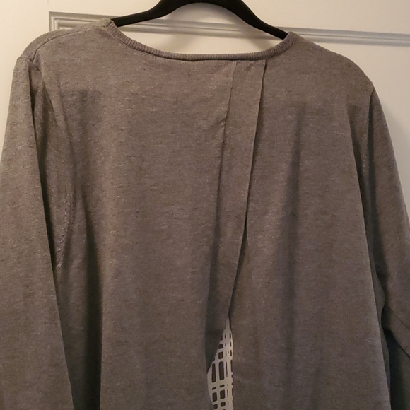 89th & Madison sweater with open back detail - Picture 7 of 12